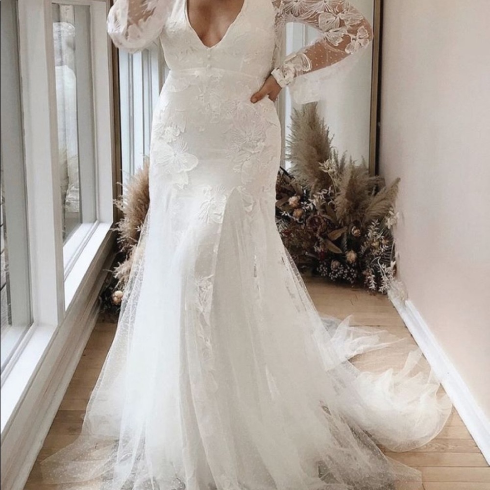 Alexandra Grecco Felix Wedding Dress - Picture 2 of 8